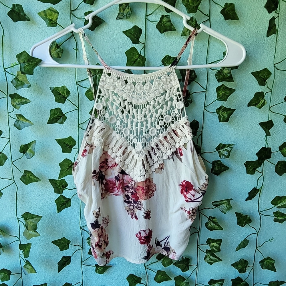 Rue21 cropped tank top in white floral, size small